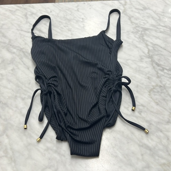 Vitamin A NWT Gemma One Piece Black Eco Rib One Piece Sexy Swimsuit XS - Picture 7 of 14
